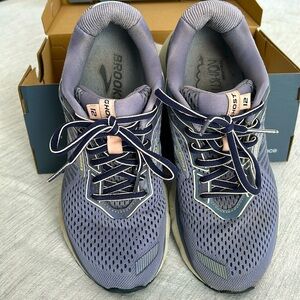 Brooks walking shoes